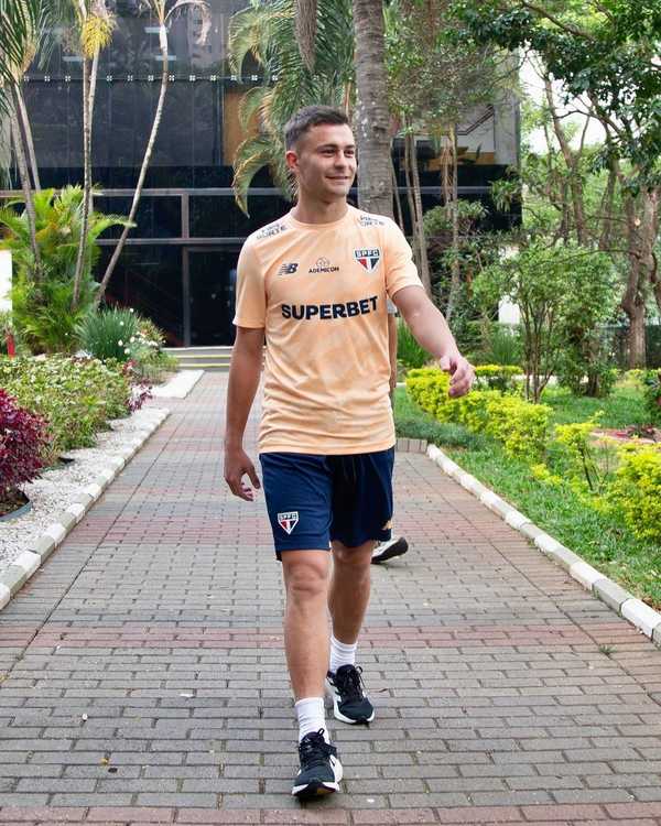 Novo contratado Santiago Longo treina pela primeira vez com elenco do São Paulo