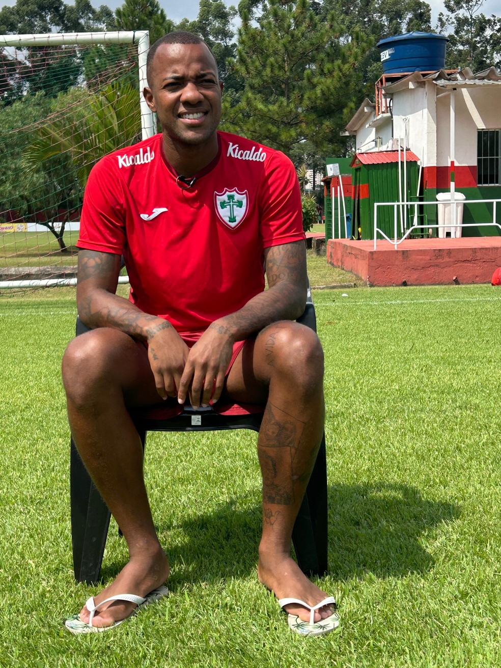 Victor Andrade, da Portuguesa, atendeu a reportagem do ge — Foto: Marcelo Braga