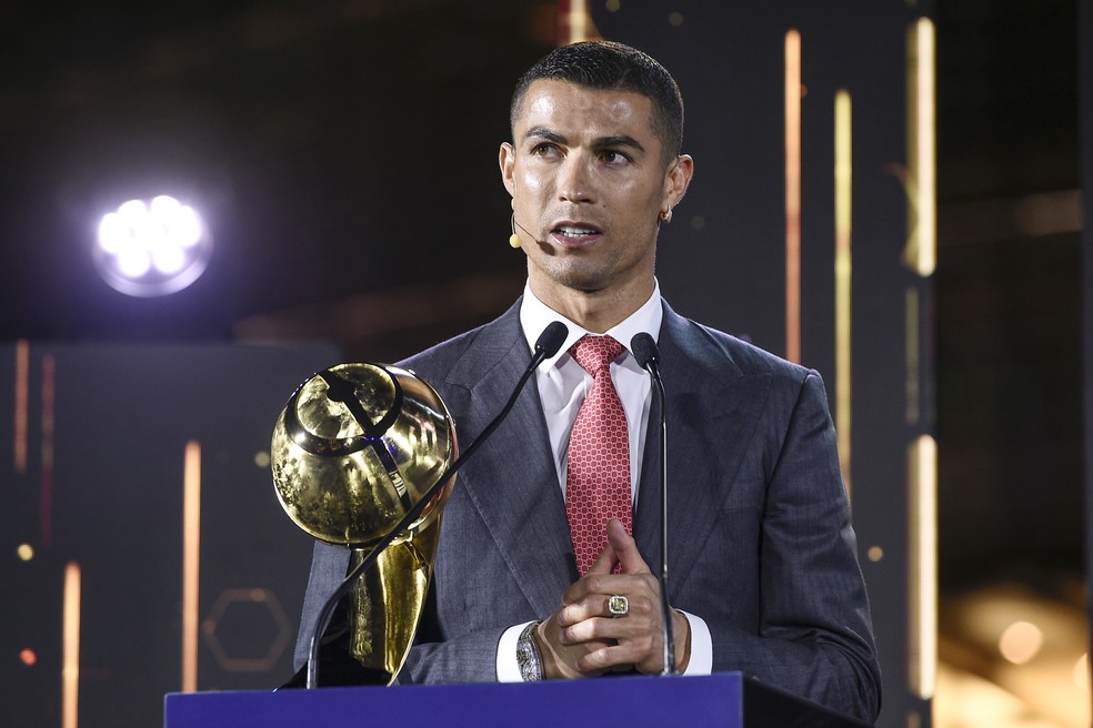 Cristiano Ronaldo ganha Bola de Ouro - Academia de Futebol de Angola