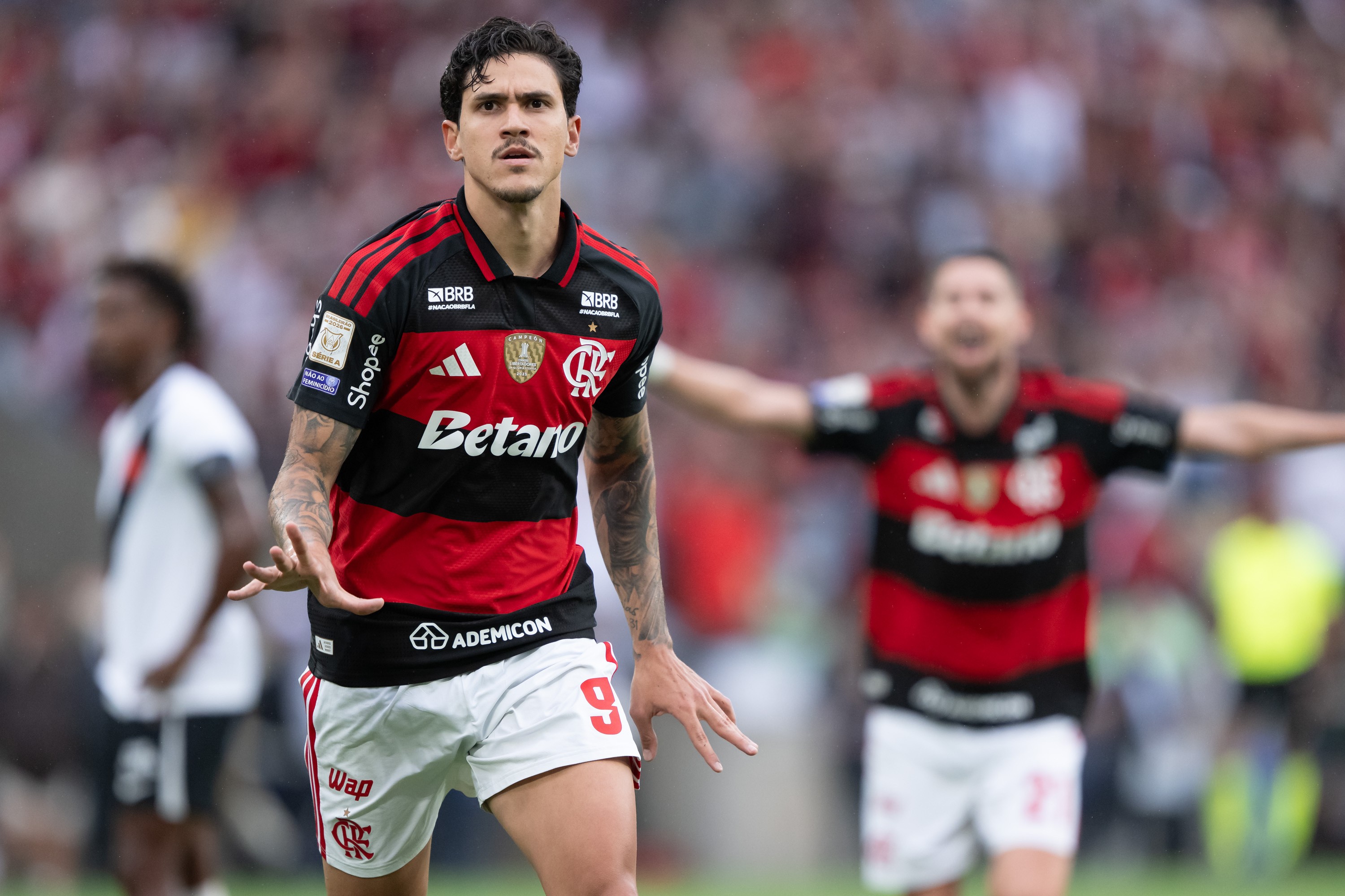 Pedro marca contra o Vasco batendo marca histórica e assume artilharia do Brasileirão!