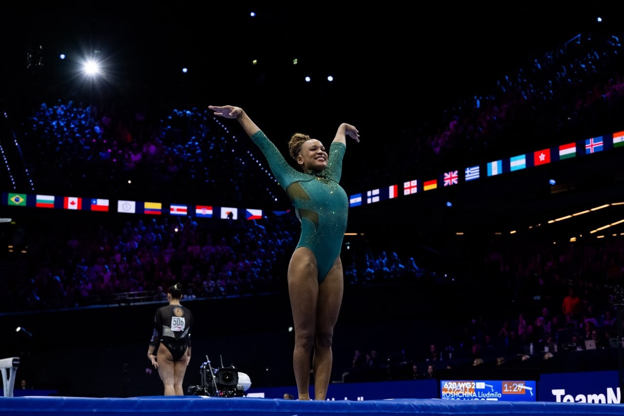 Brasil cresce na final, fica perto do pódio e acaba em 5º por equipes no Mundial de ginástica