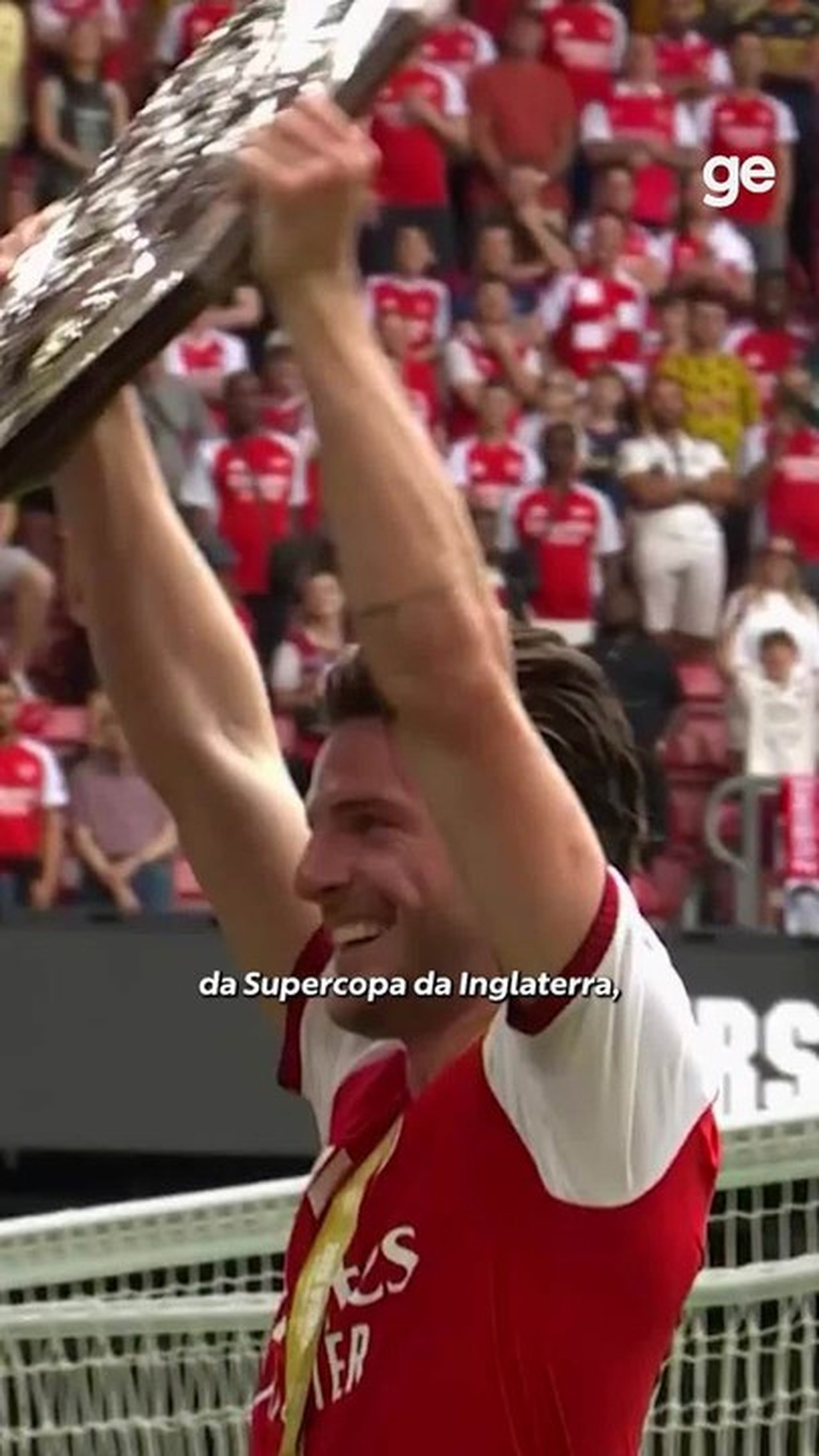 Zagueiro ex-Bayern e seleção alemã estreia como centroavante na nona divisão