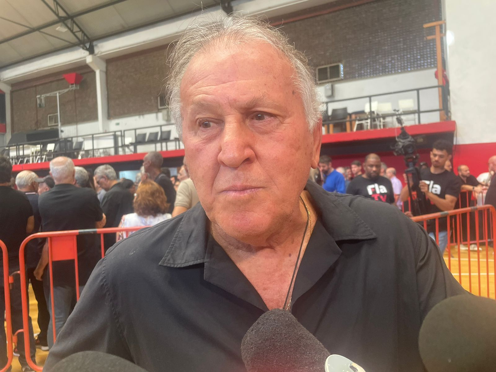 Zico no velório de Adílio