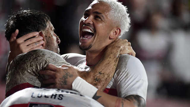 Luciano comemora gol do São Paulo contra a Chapecoense