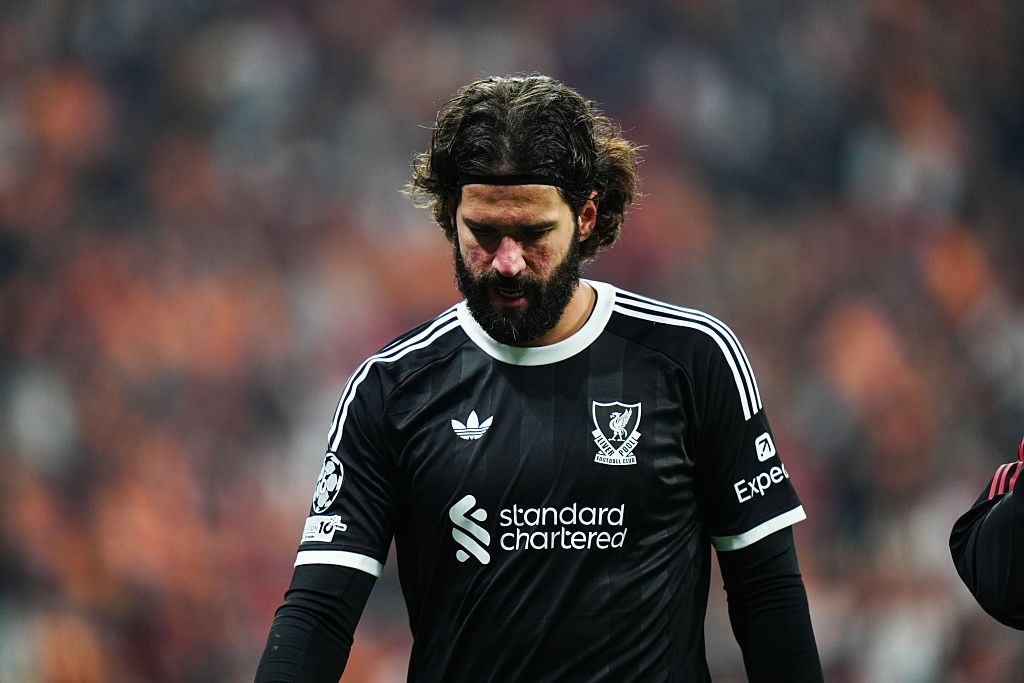 Alisson pode desfalcar o Liverpool até meados de novembro