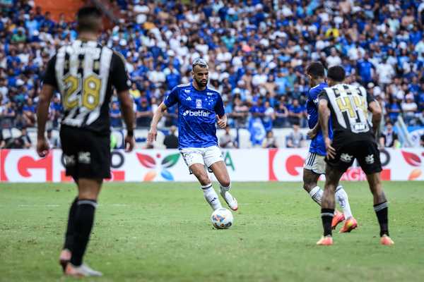 Felipe Melo elogia atuação de Hulk e ironiza Fabrício Bruno no clássico.