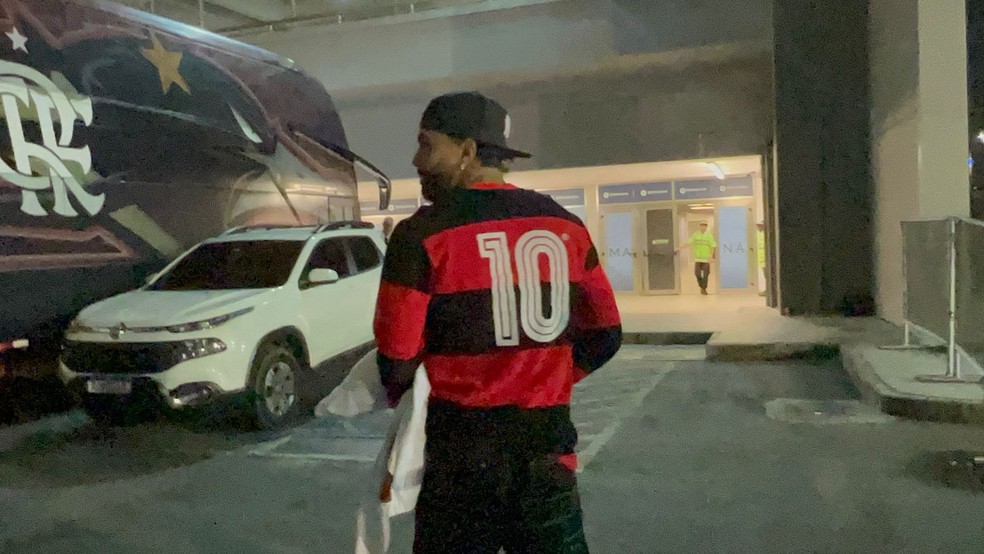 Gabigol usa a camisa 10 — Foto: Letícia Marques