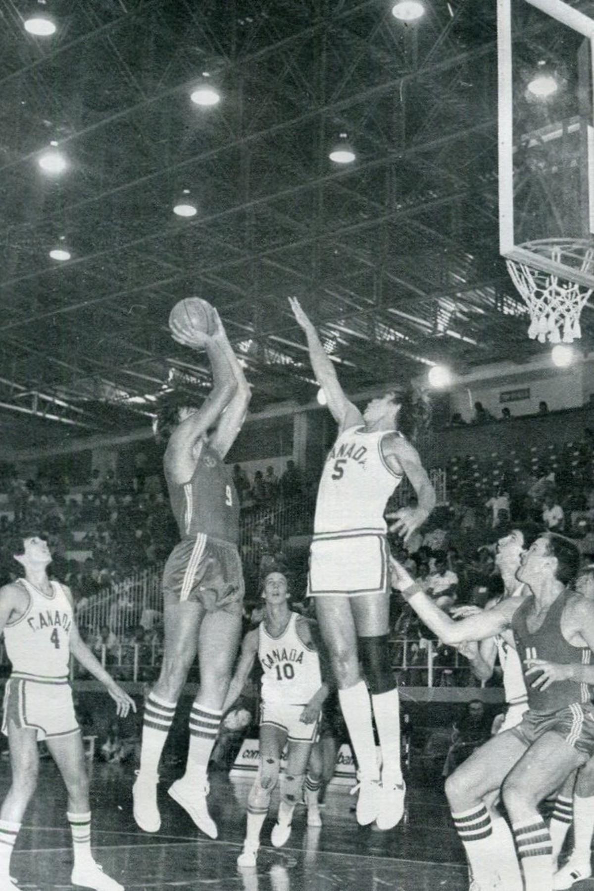 Notícias  Obras de autor brasileiro relembram a história do basquete nas  Olimpíadas