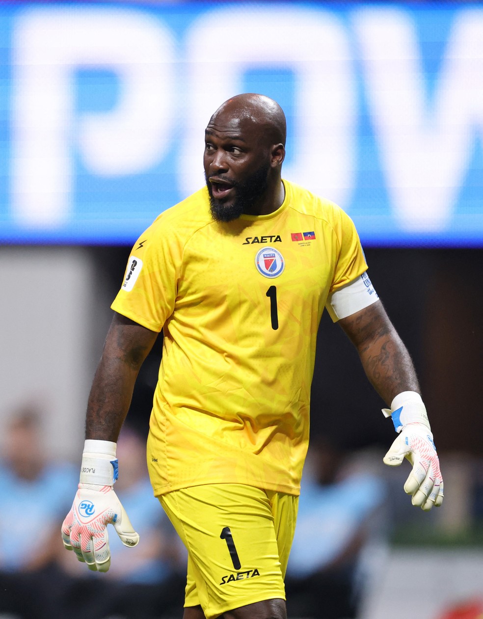 Johny Placide, goleiro do Haiti em ação