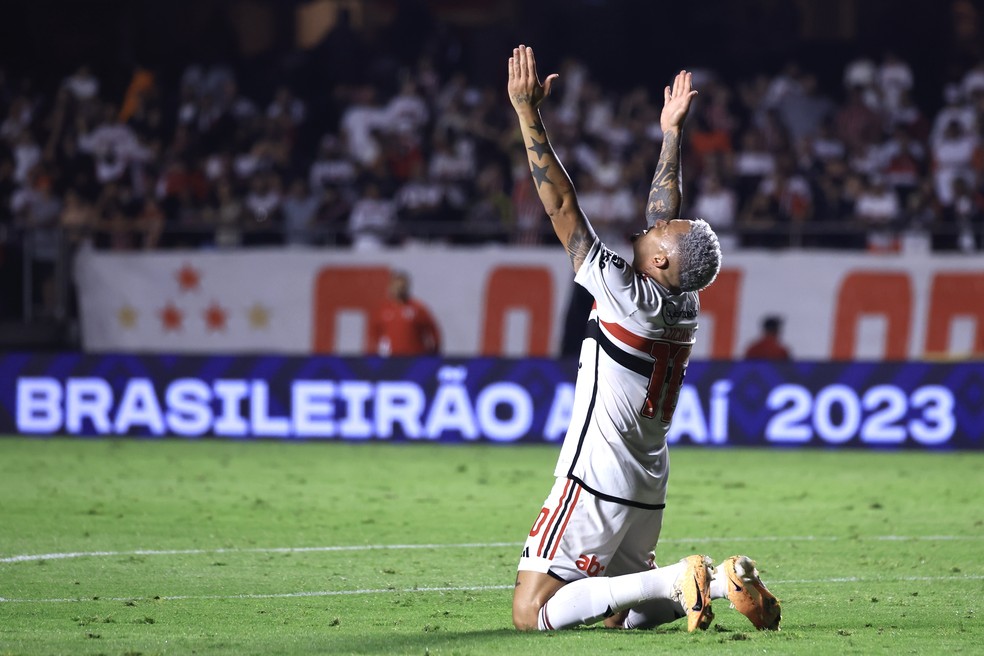 Luciano comemora o gol do São Paulo contra o Cruzeiro — Foto: Marcello Zambrana/AGIF