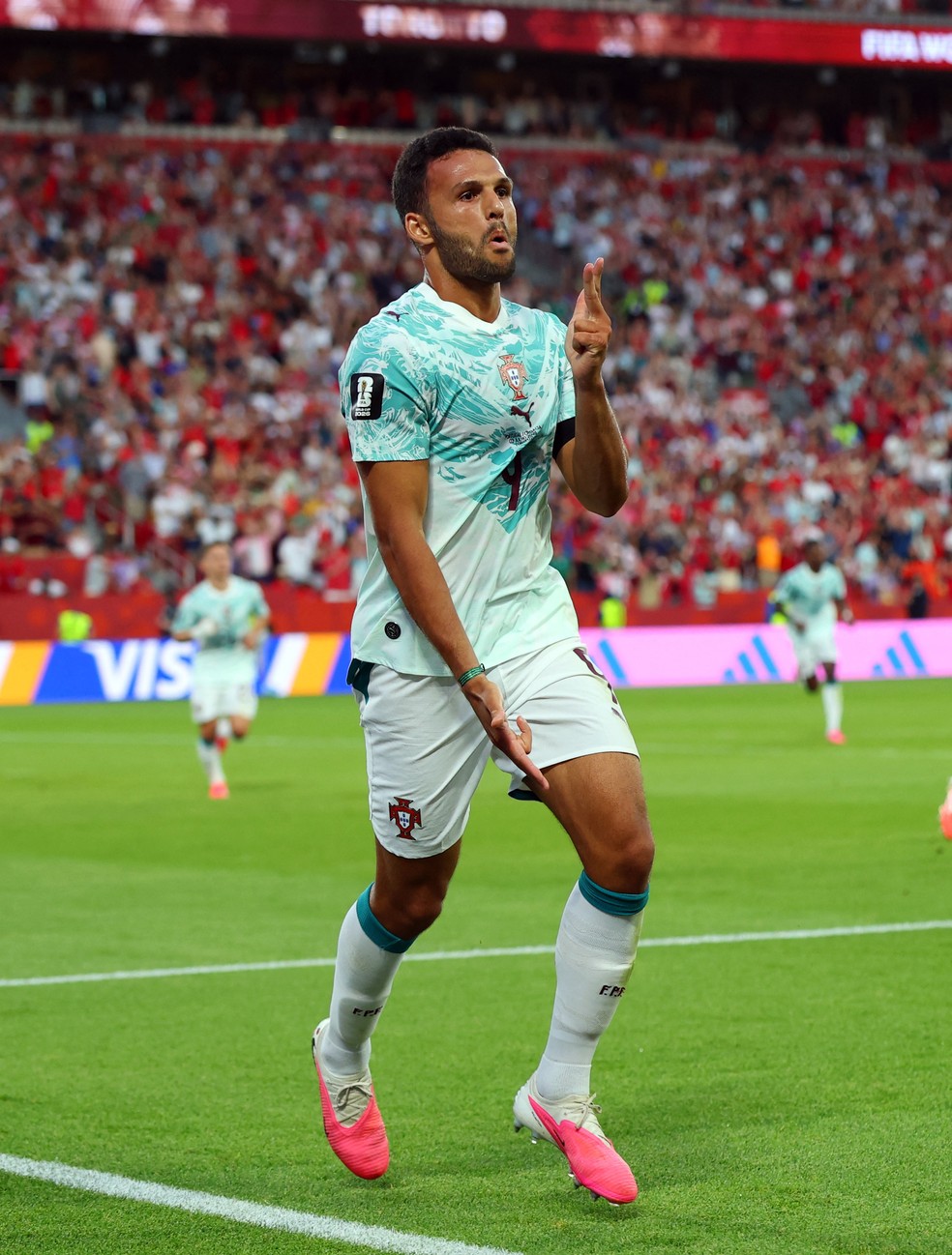 Gonçalo Ramos comemora o gol da vitória no Portugal 2 x 1 Croácia — Foto: REUTERS/Mike Segar