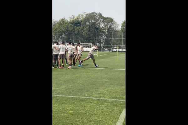 Memphis recebe batismo de companheiros do Corinthians