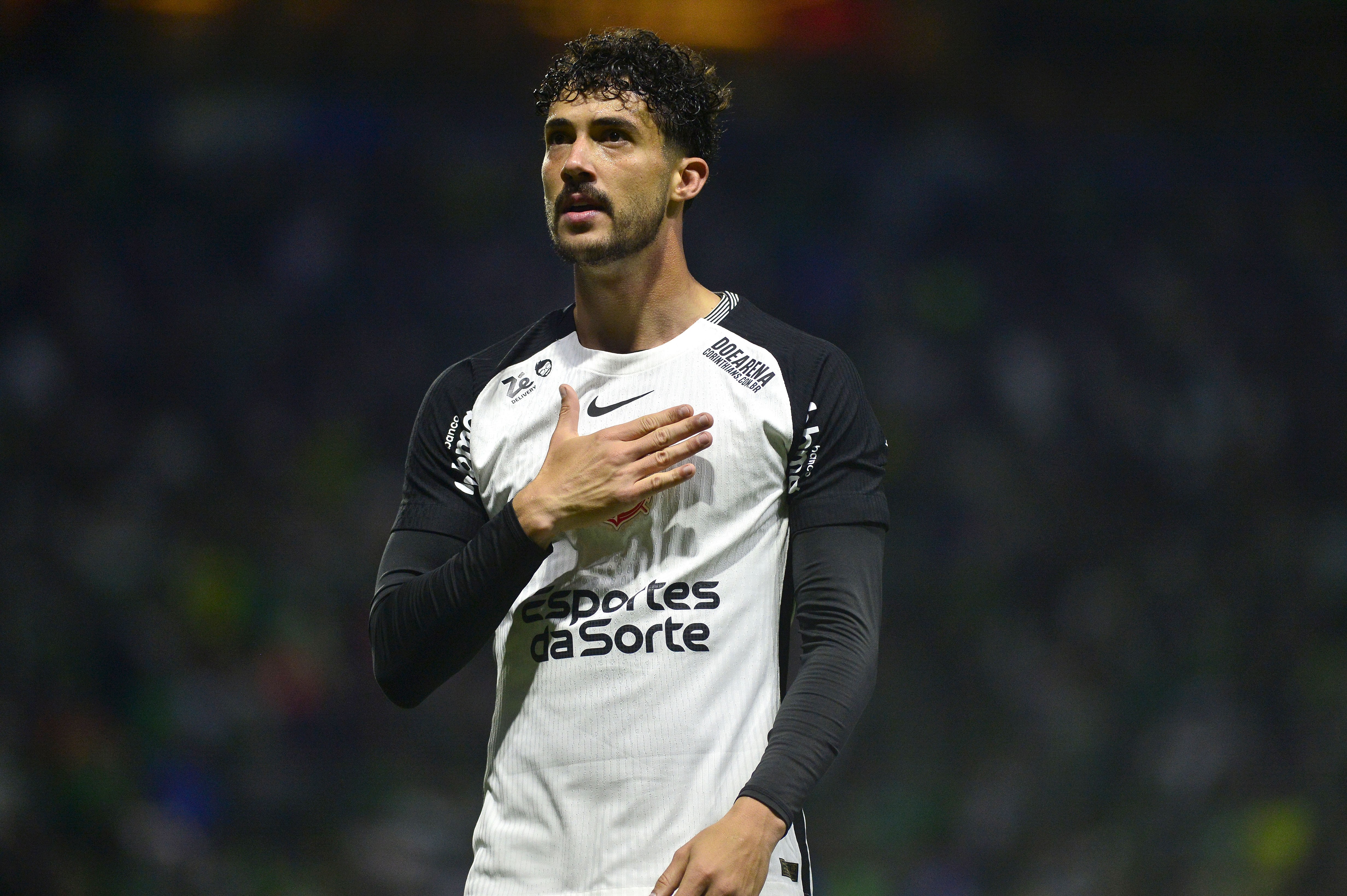 Renovação de contrato de Gustavo Henrique com o Corinthians é prioridade.