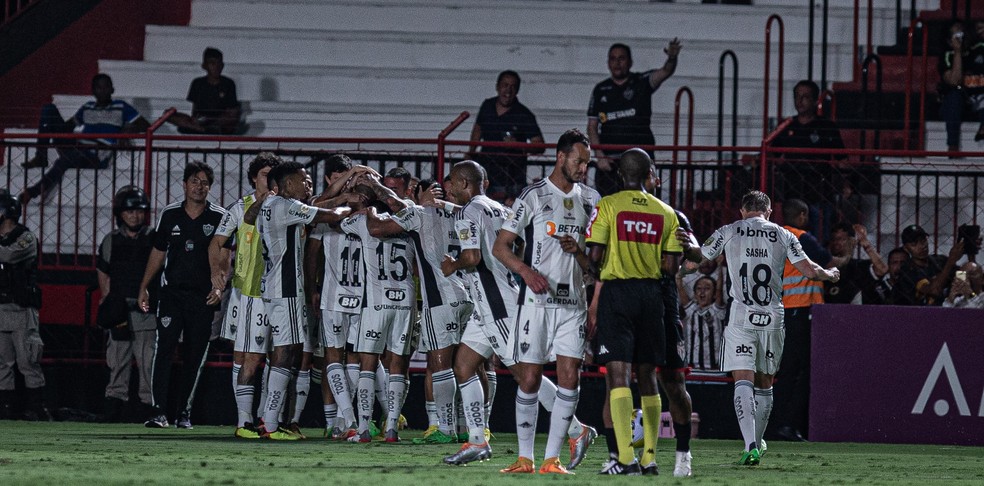 Cartola 2022: com brilho de Pedro, Seleção Betfair #29 fica distribuída em  8 times com trio do Corinthians, seleção da rodada