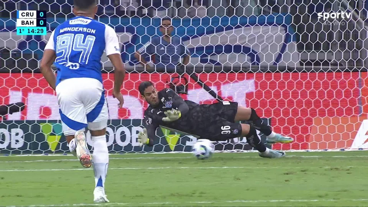 Goleiro Ronaldo do Bahia Comete Pênalti e Brilha Defendendo Cobrança