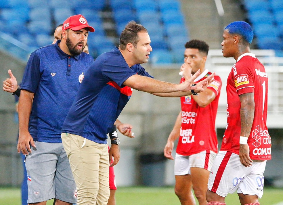 Thiago Carvalho pode usar Iago mais centralizado no ataque &mdash; Foto: Canind&eacute; Pereira/Am&eacute;rica FC