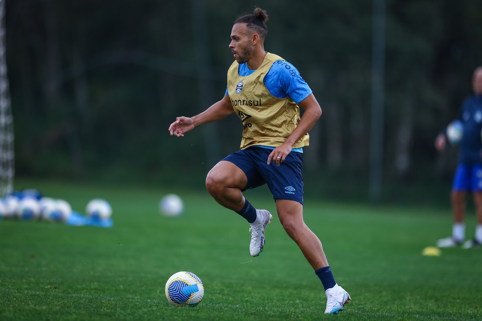 Braithwaite em treino do Grêmio — Foto: Lucas Uebel/Grêmio