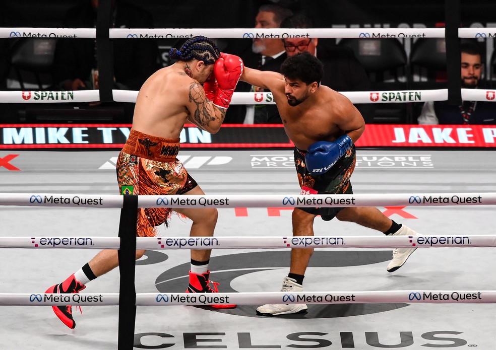 Neeraj Goyat golpeia Whindersson Nunes — Foto: Stephen McCarthy/Sportsfile via Getty Images