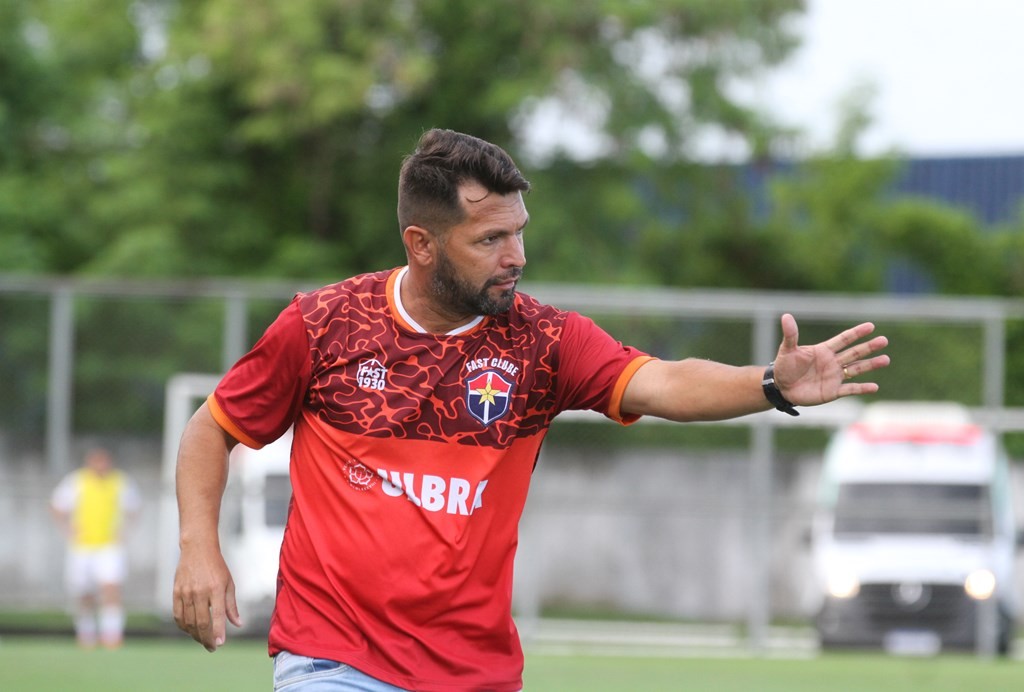 De volta ao futebol após um ano, técnico Zé Marco quer São Francisco ...