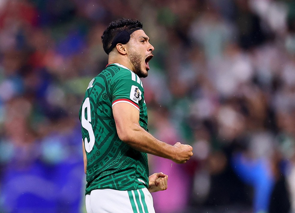 Raul Jiménez comemora gol México x Equador