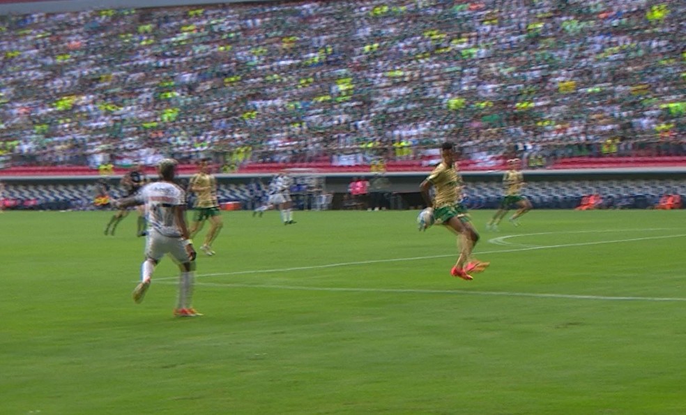 Análise do VAR em lance polêmico de Vasco x Palmeiras — Foto: Reprodução