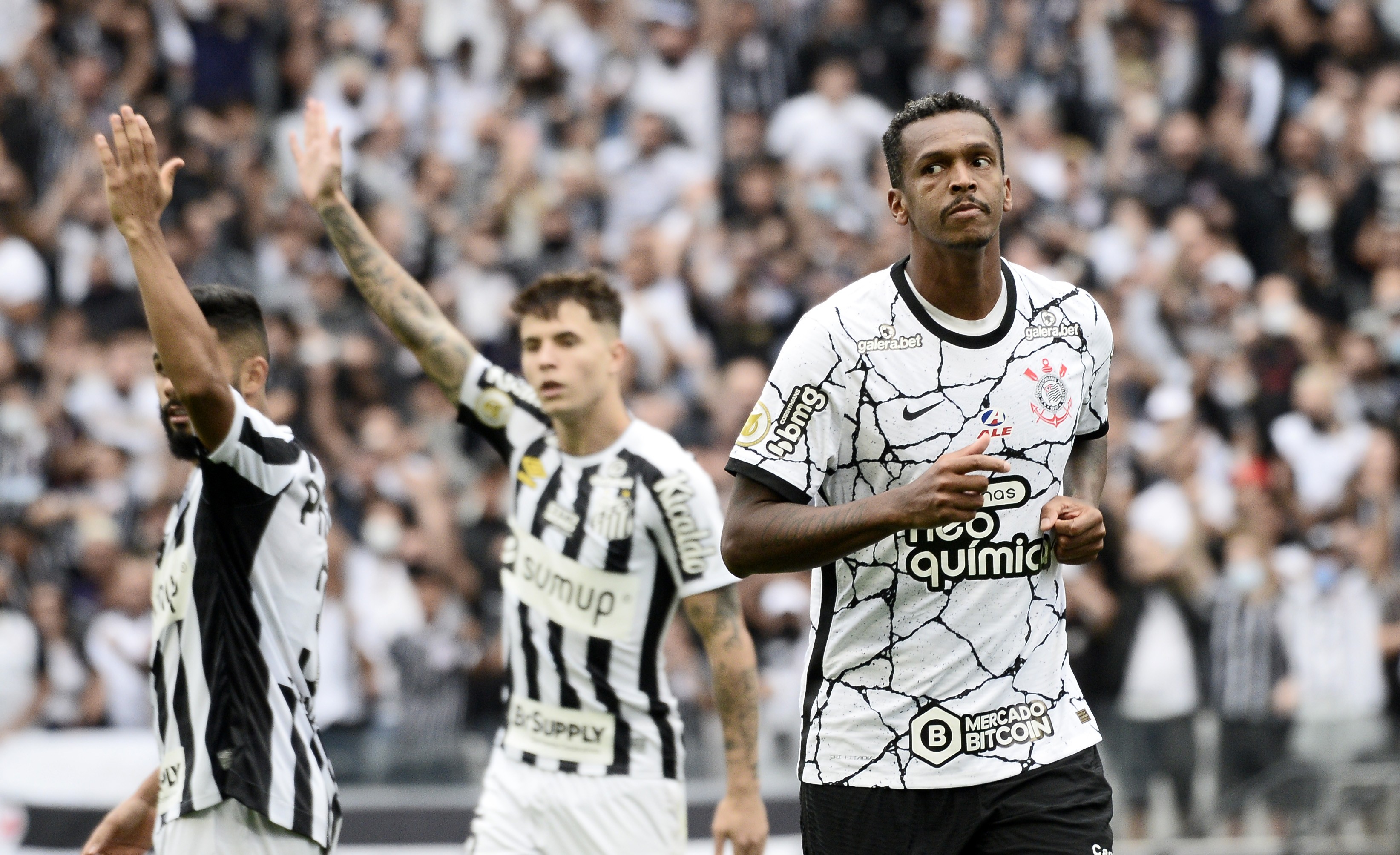 Jô, ex-Amazonas e Corinthians, é preso no Rio por atrasos na pensão; caso causa repercussão