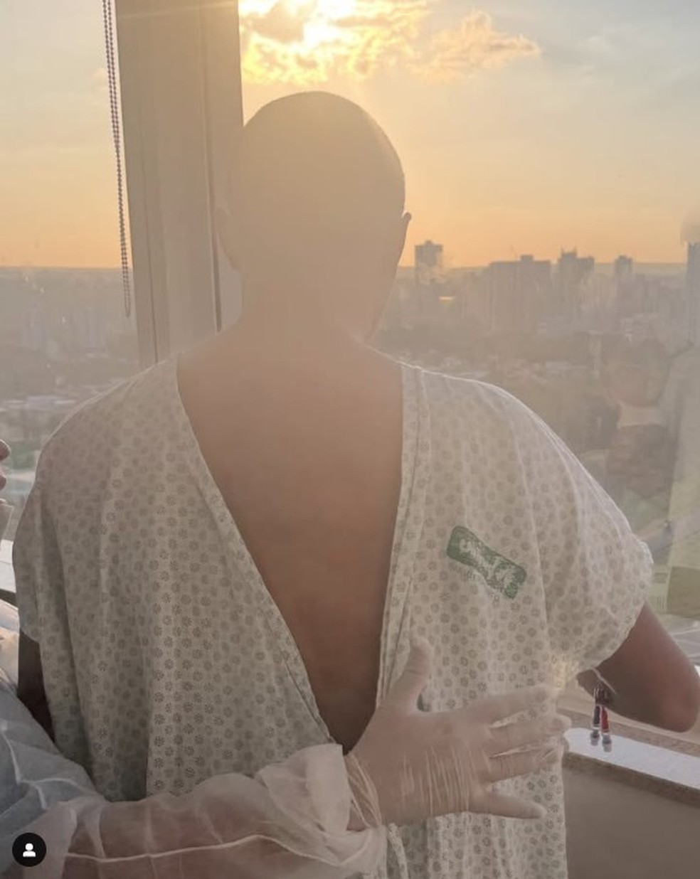 Pedro Severino aparece de costas em publicação feita pelo pai — Foto: Reprodução Redes Sociais