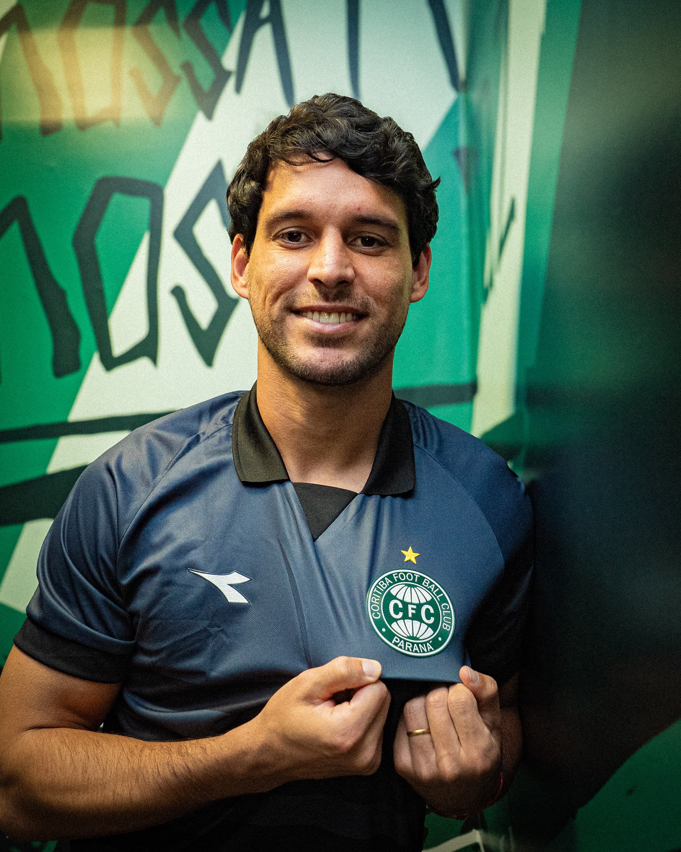 Coritiba anuncia contratação do goleiro Keiller, revelado pelo Inter | Ge