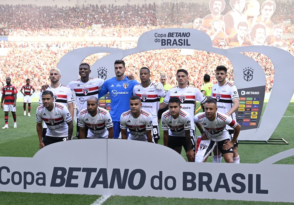 Foto do time do São Paulo antes da final da Copa do Brasil — Foto: André Durão