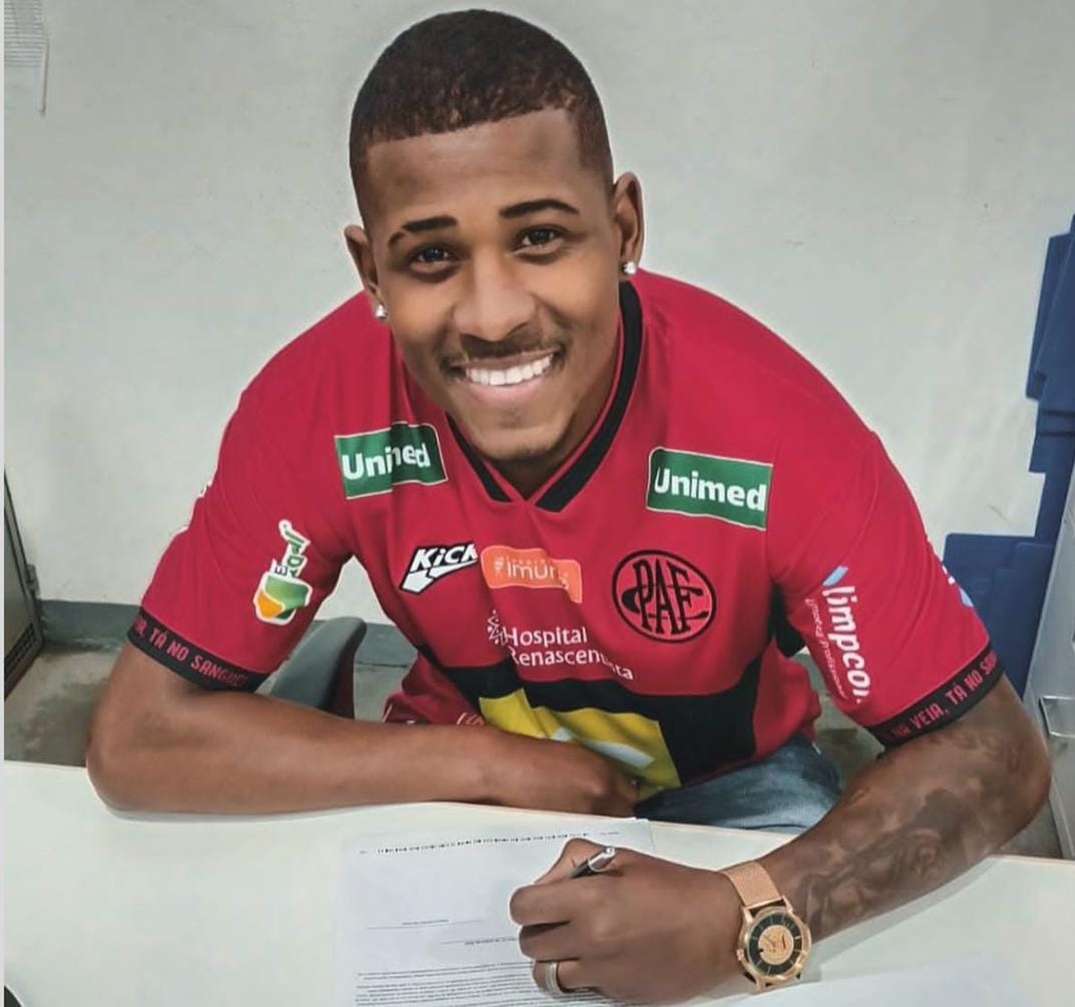 Pouso Alegre apresenta atacante Matheus Lucas, ex-Londrina, para Série 