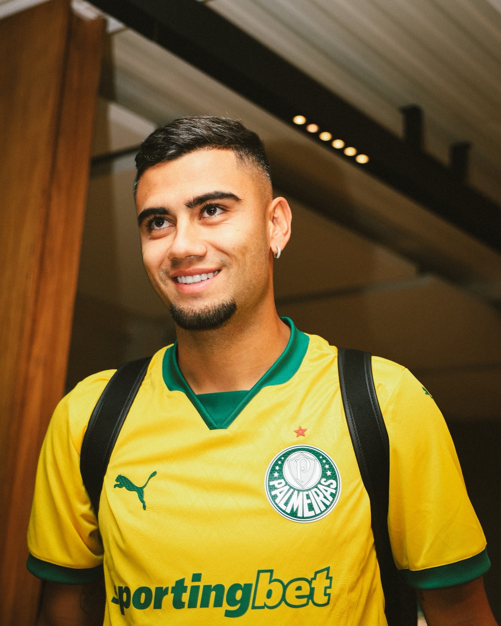 Andreas Pereira chega ao Brasil para reforçar Palmeiras