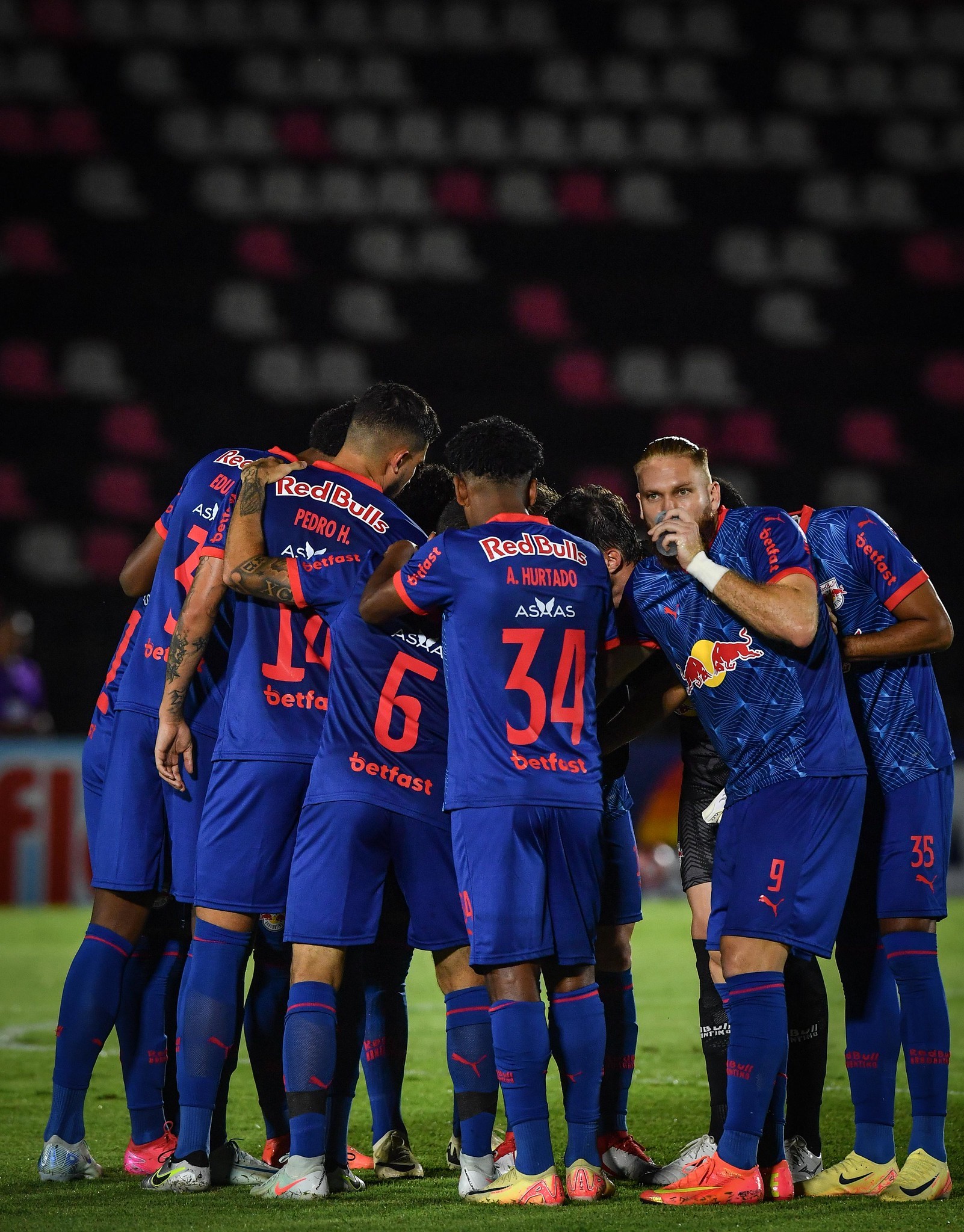 Seabra diz que inconsistência do Bragantino preocupa e aponta motivos para início irregular de temporada