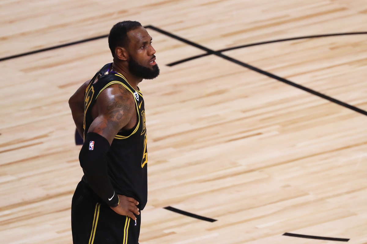 NBA: Jogadores decidem seguir com playoffs, mas LeBron 'abre guerra' contra  Trump