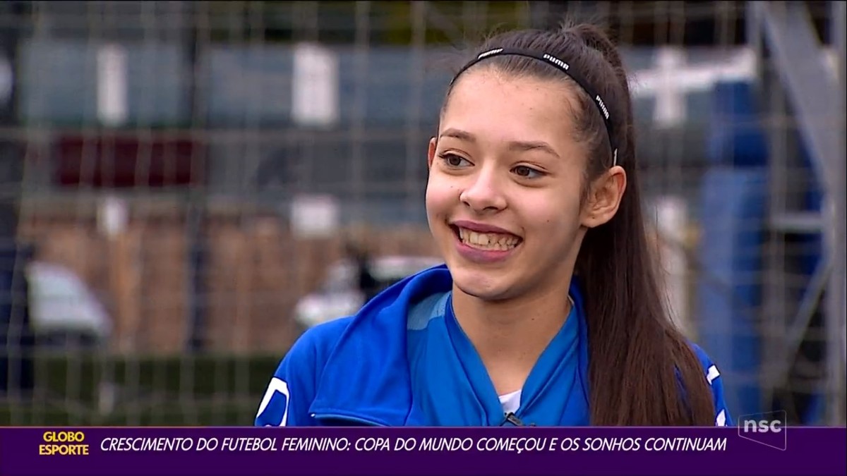 Eu só quero jogar': menina que acionou Justiça para conseguir jogar em  torneio de futebol na escola vive um dia de profissional, Globo Repórter