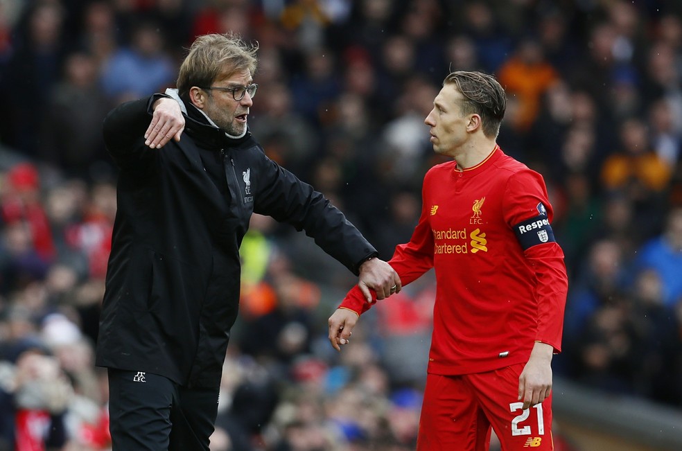 Lucas Leiva usou o número 21 durante o período em que defendeu o Liverpool  — Foto: Reuters