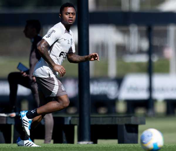 Corinthians Recupera Lateral Diego Palacios após Um Ano Fora dos Campos