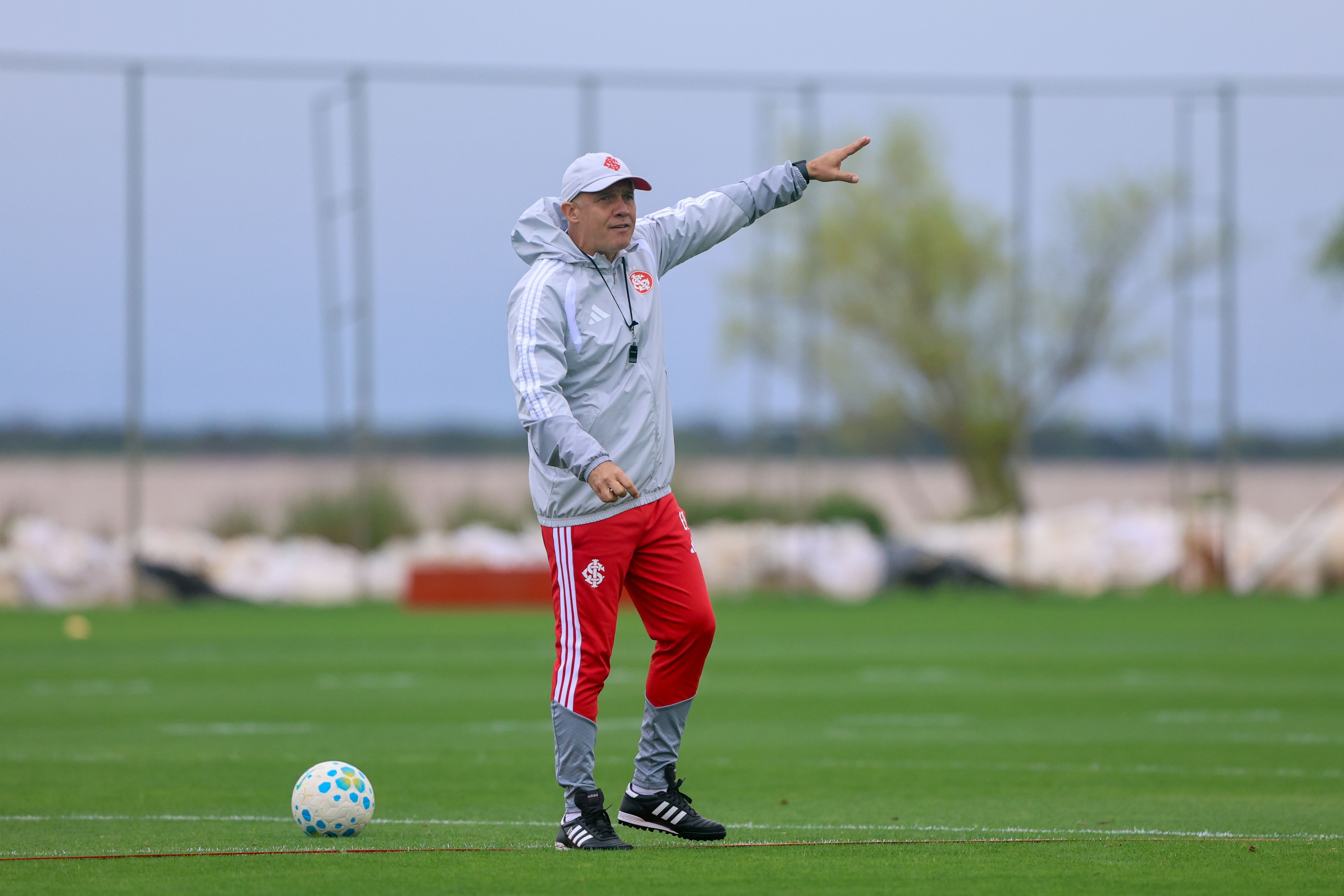 Novo técnico do Inter, Eduardo Baptista é registrado no BID