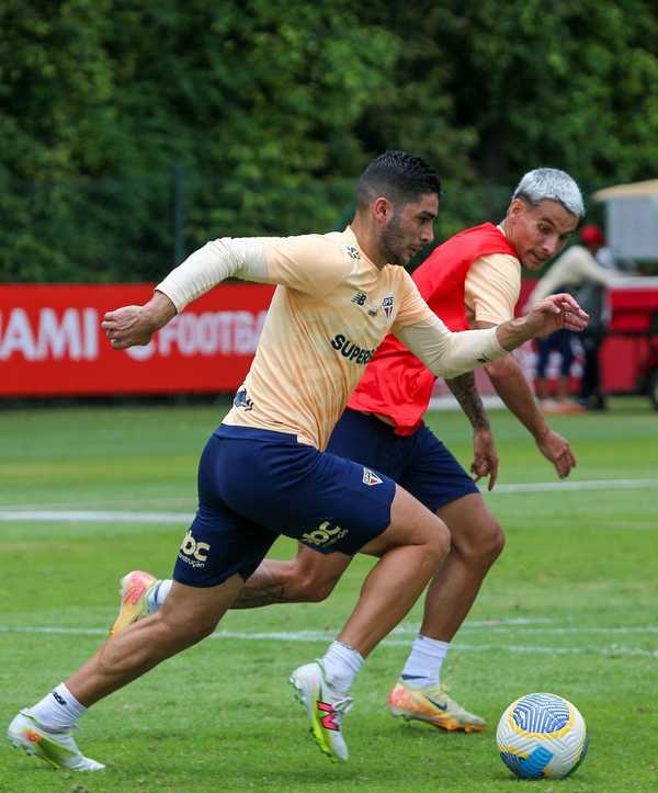 RETORNO IMPORTANTE NO SÃO PAULO! Michel Araújo volta aos treinos e pode ser peça-chave contra o Bragantino!