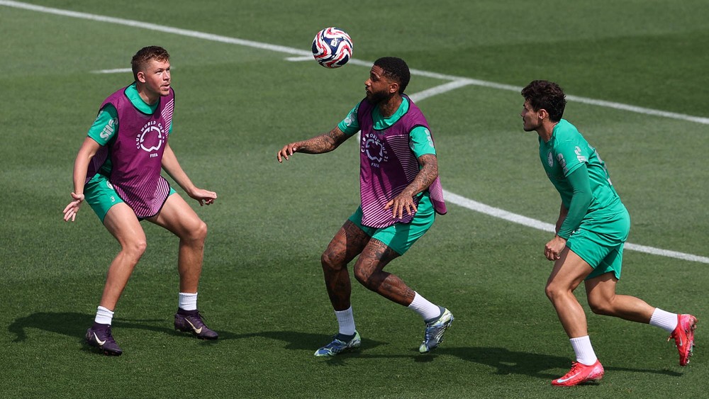 Defesa inédita do Palmeiras enfrenta o Chelsea na Copa do Mundo de Clubes 2025, destacando mudanças estratégicas na escalação e expectativas para o futebol brasileiro