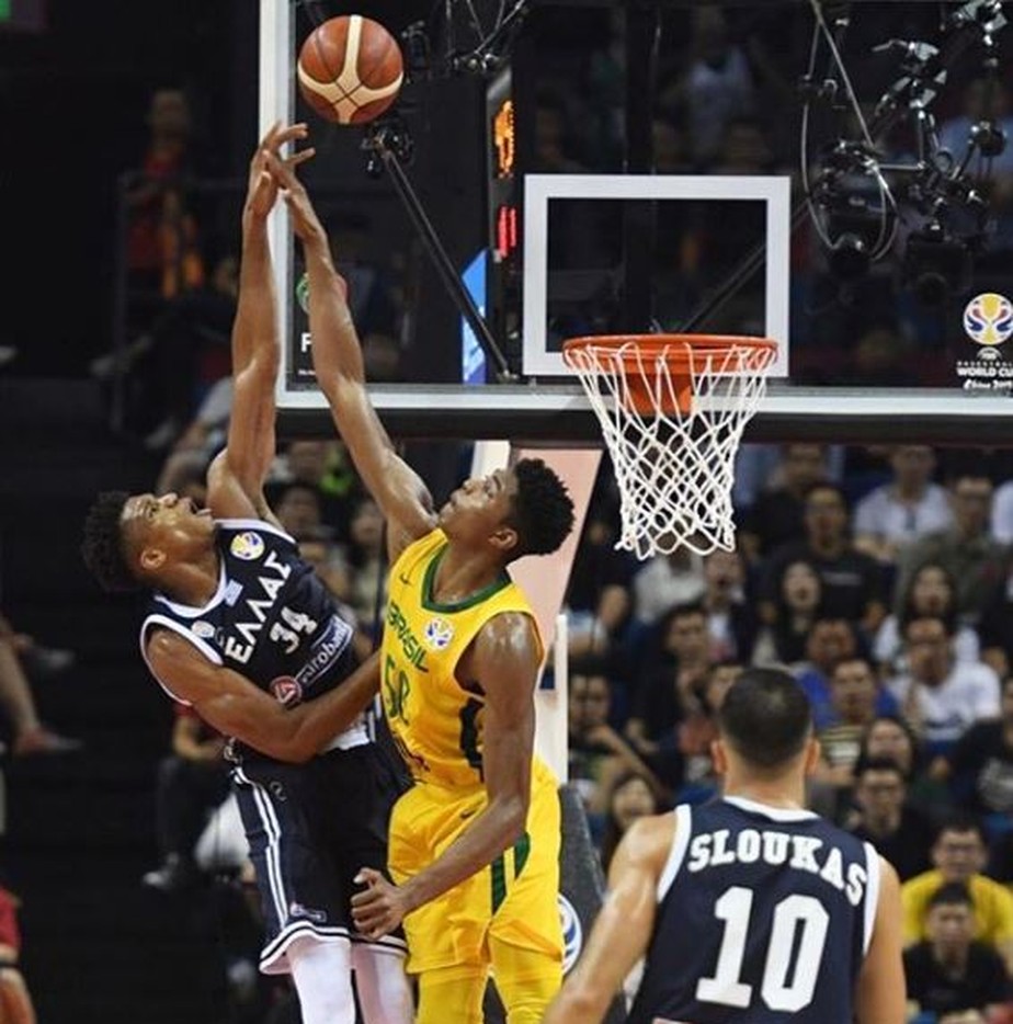 Mundial de basquetebol: Brasil vence Grécia, Bruno Caboclo 'abafou' o  gigante Giannis Antetokounmpo - Basquetebol - SAPO Desporto