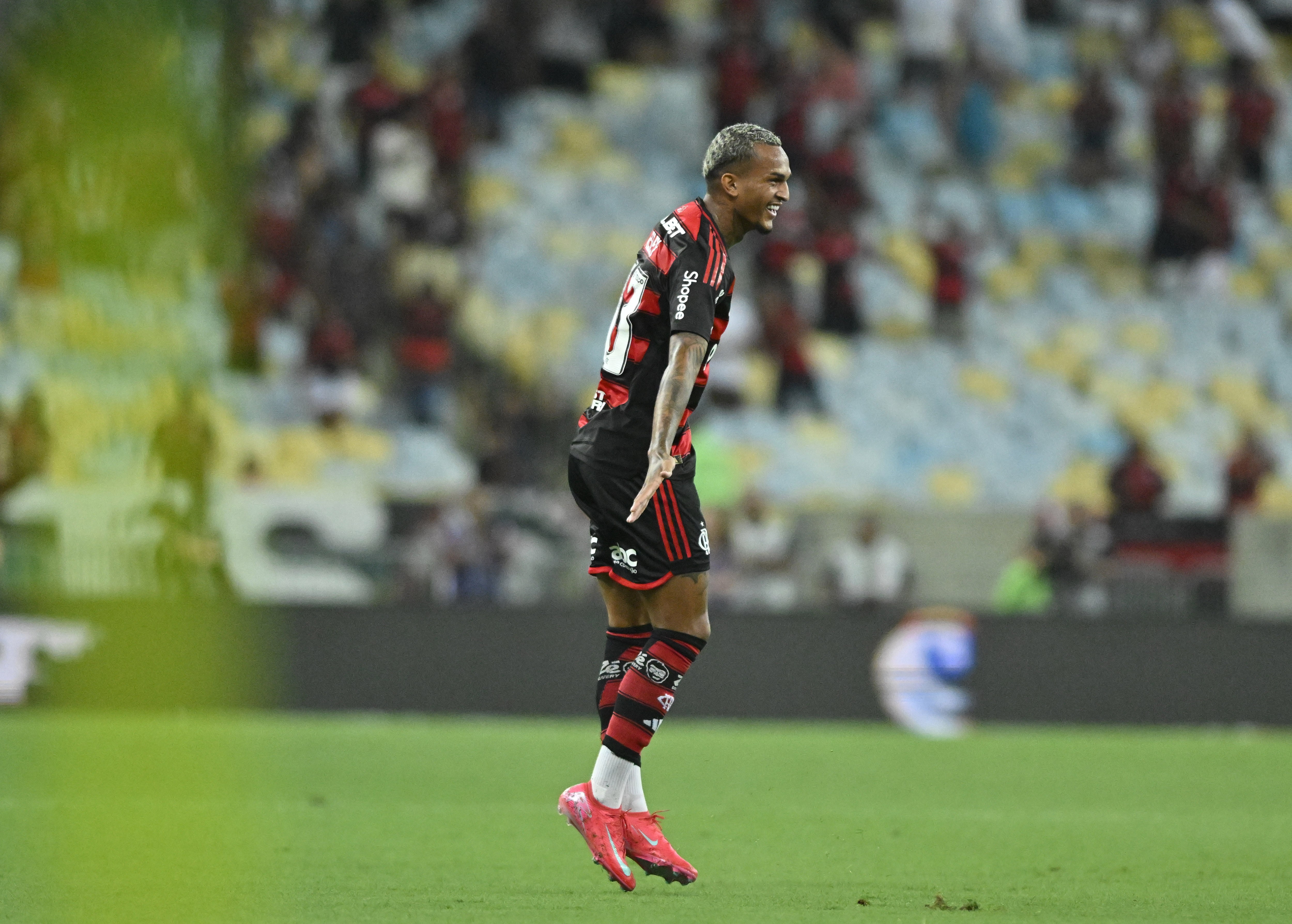 Desculpa de Wesley por discussão com torcedor do Flamengo nas redes sociais.