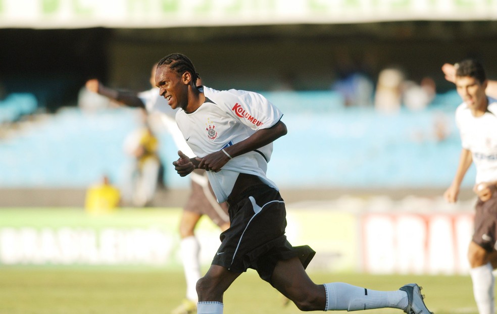 Corinthians e jogador Jô rescindem contrato