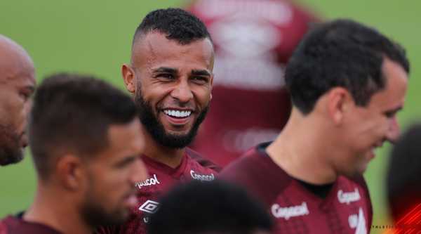 REFORÇO ENCAMINHADO? Corinthians busca novo titular e negocia contratação de rival no Brasileirão!