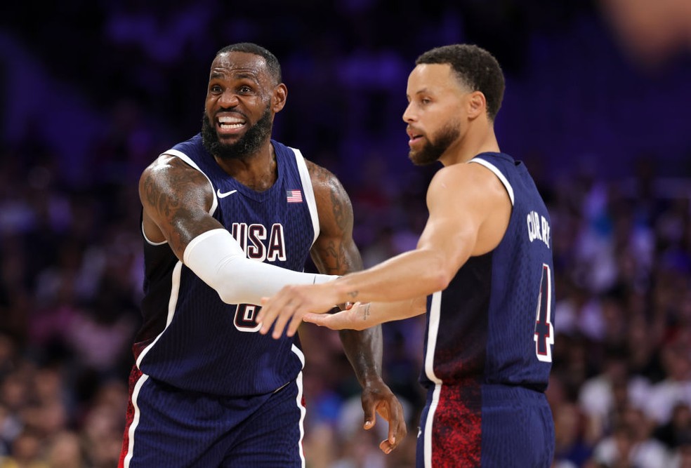 LeBron James e Stephen Curry nas Olimpíadas de Paris  — Foto: Christina Pahnke - sampics/Getty Images