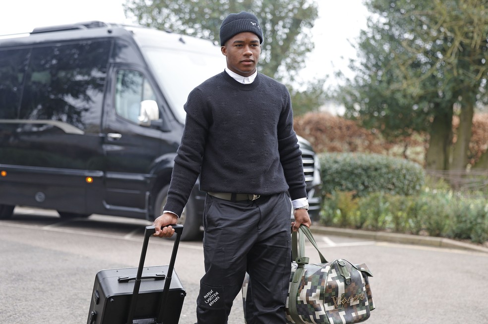 Endrick em sua apresentação à seleção brasileira em Londres — Foto: Rafael Ribeiro / CBF