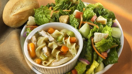 Salada e sopa podem ser pegadinha em dieta de controle de peso - Foto: (iStock)
