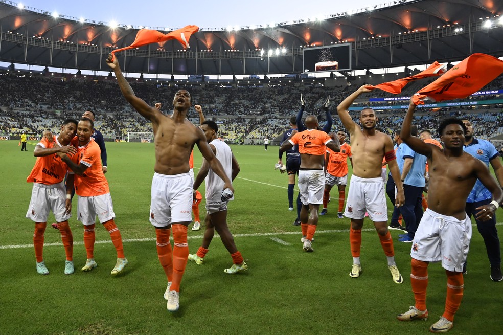 Nova Iguaçu comemora vitória sobre o Vasco na semifinal — Foto: André Durão