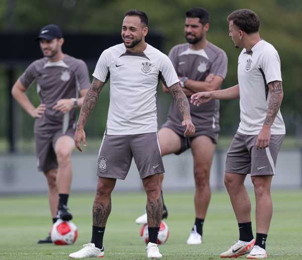 Maycon recusa proposta do Flamengo e decide permanecer no Corinthians em bastidores futebolísticos.