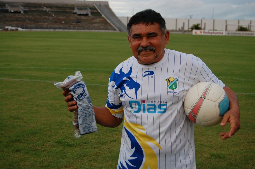Seu Pedro, fundador e jogador da Perilima — Foto: João Brandão Neto / GloboEsporte.com/pb