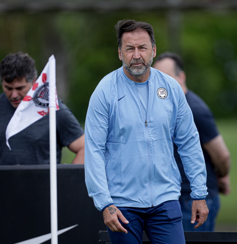 Augusto Melo, presidente do Corinthians, em treino no CT Joaquim Grava — Foto: Rodrigo Coca/Agência Corinthians